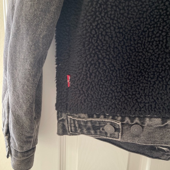 FLASH SALE 💋 • Levis • Sherpa Black and Grey Denim Sherpa Jacket in Black Sheep - Picture 8 of 12